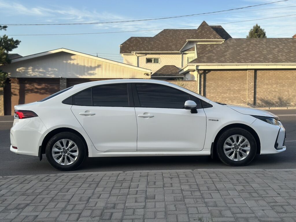 Toyota Corolla: 2022 г., 1.8 л, Вариатор, Гибрид, Седан: фото 4