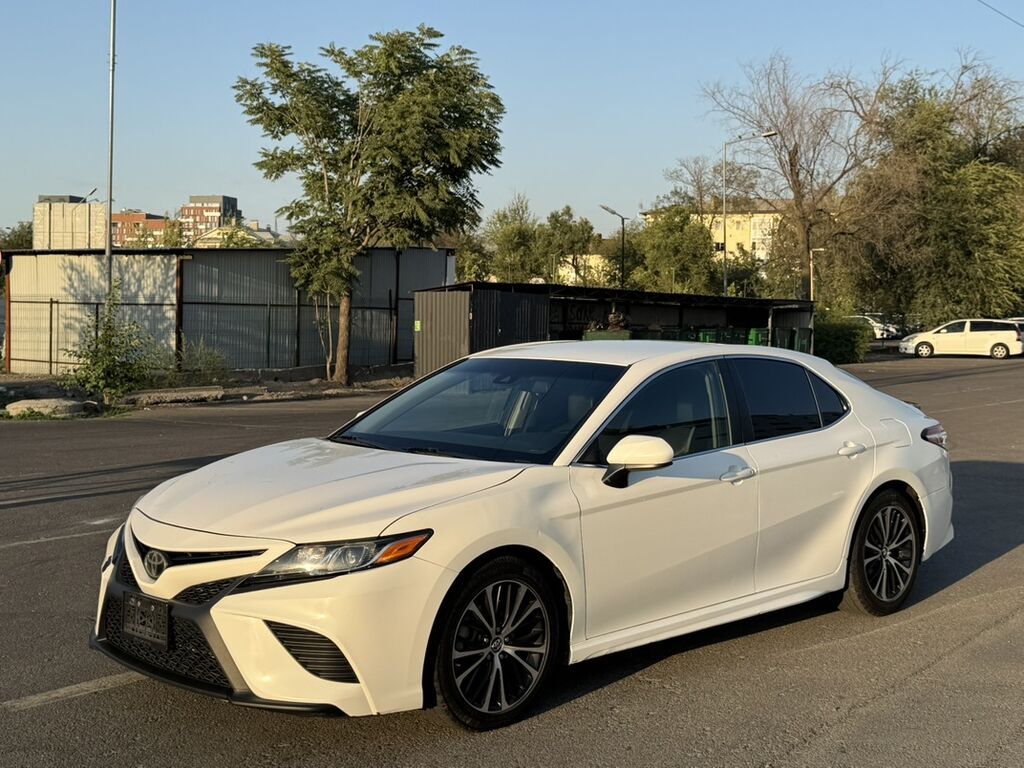Toyota Camry: 2018 г., 2.5 л, Автомат, Бензин, Седан: фото 2
