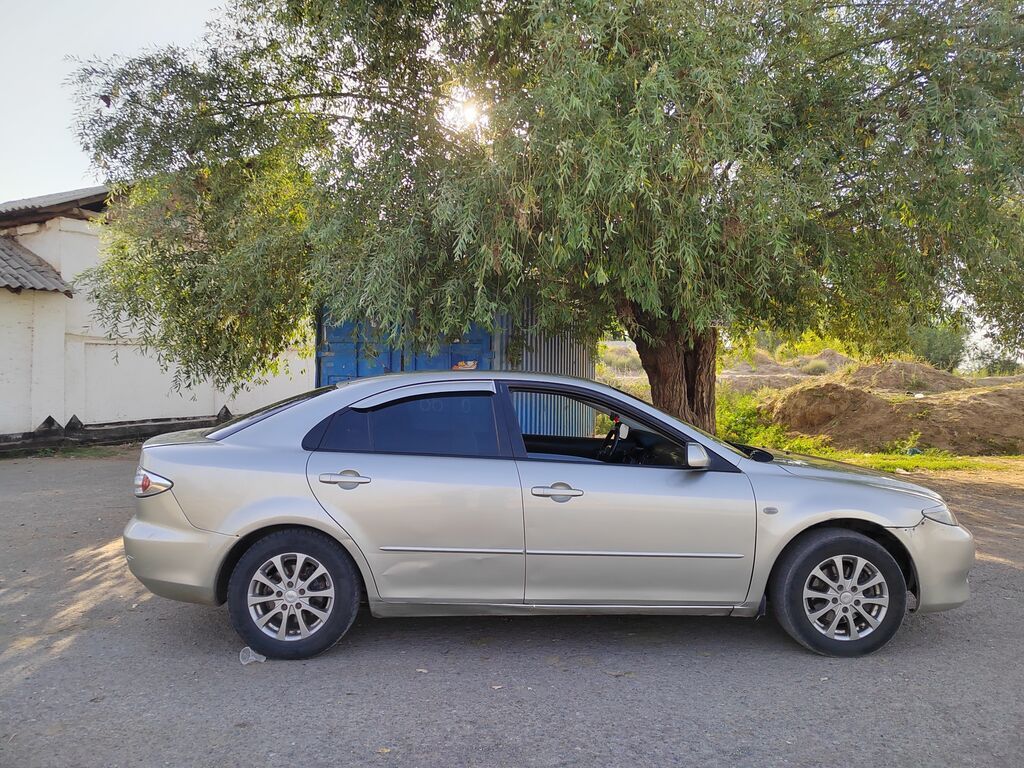 Mazda 6: 2004 г., 2 л, Механика, Бензин, Седан: фото 2