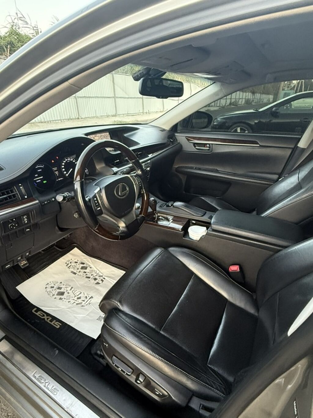 Lexus ES: 2015 г., 2.5 л, Автомат, Гибрид, Седан: фото 3