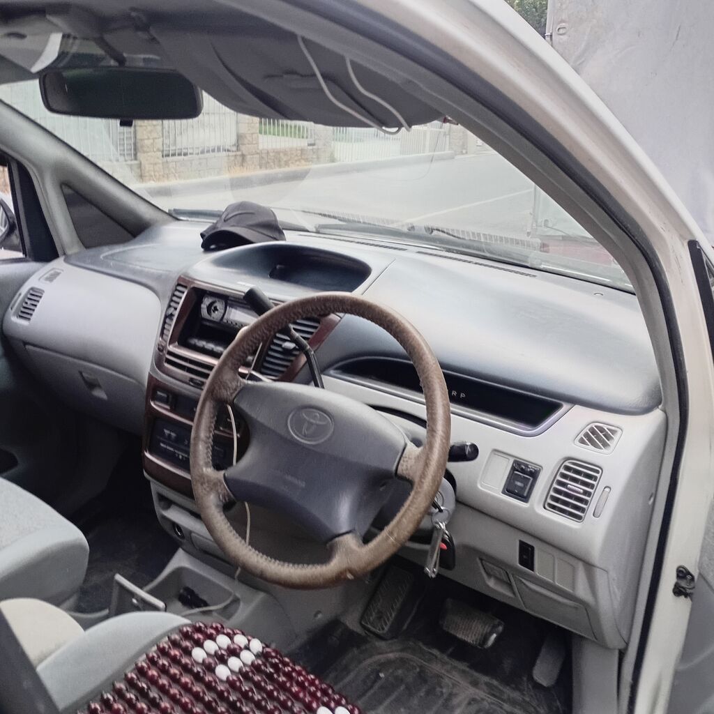 Toyota Nadia: 1998 г., 2 л, Автомат, Бензин, Хэтчбэк: фото 4