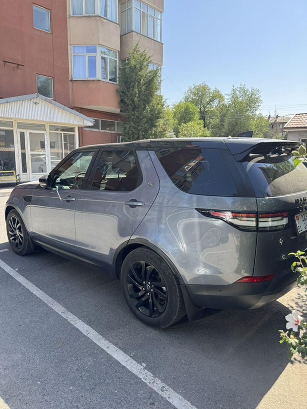Land Rover Discovery: 2019 г., 3 л, Автомат, Бензин, Внедорожник: фото 4