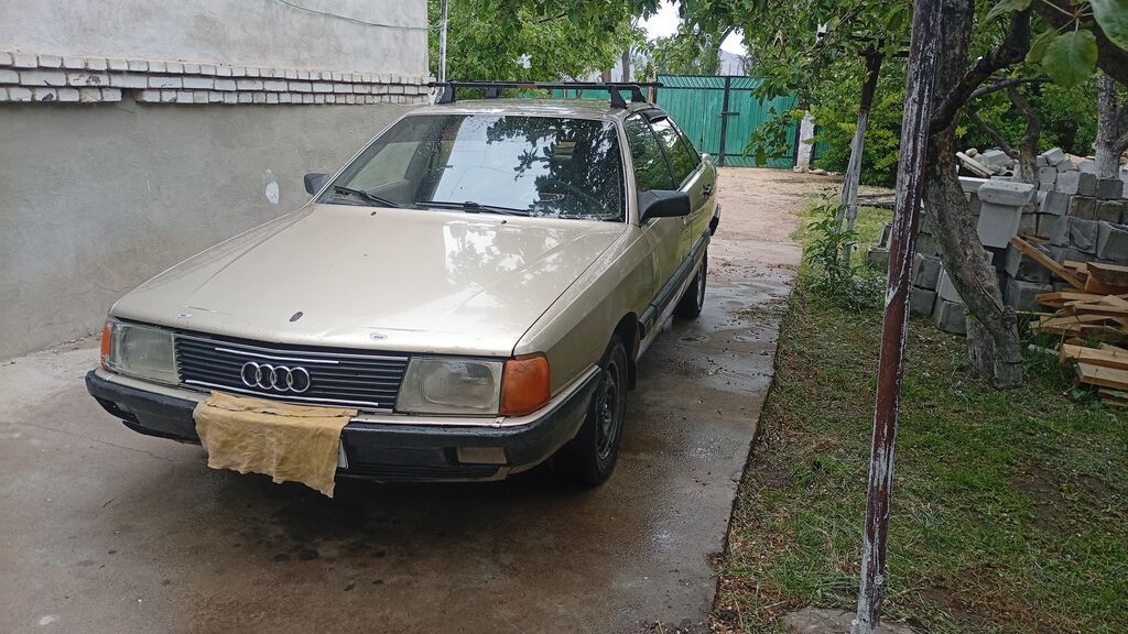 Audi 100: 1985 г., 2.2 л, Механика, Бензин, Седан: фото 5