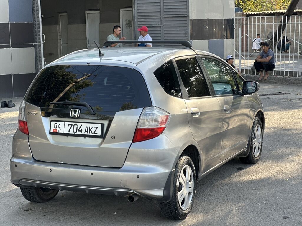 Honda Fit: 2009 г., 1.5 л, Автомат, Бензин, Хэтчбэк: фото 5