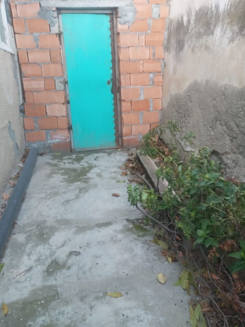Kirayə verilir: mebellı bir otaqlı geniş ev Xüsusiyyətlər: - Geniş