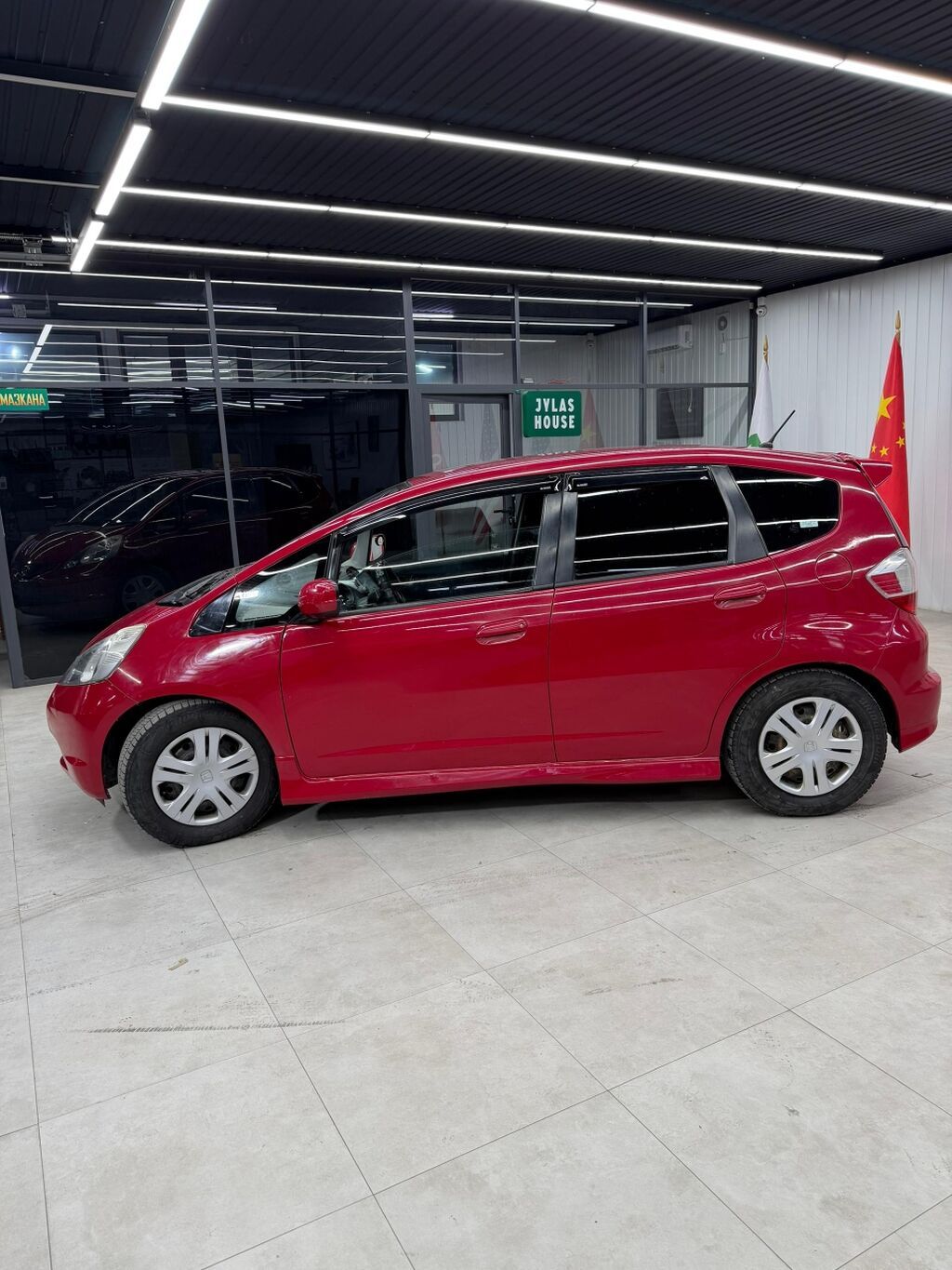 Honda Fit: 2009 г., 1.5 л, Автомат, Бензин, Хэтчбэк: фото 4