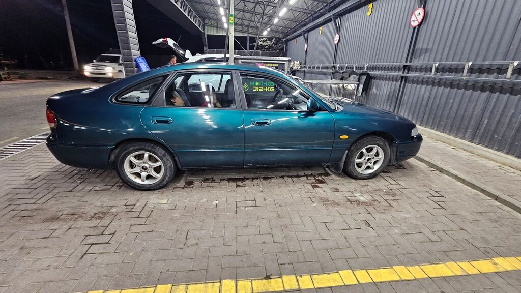 Mazda 626: 1993 г., 2 л, Механика, Бензин, Хэтчбэк: фото 2