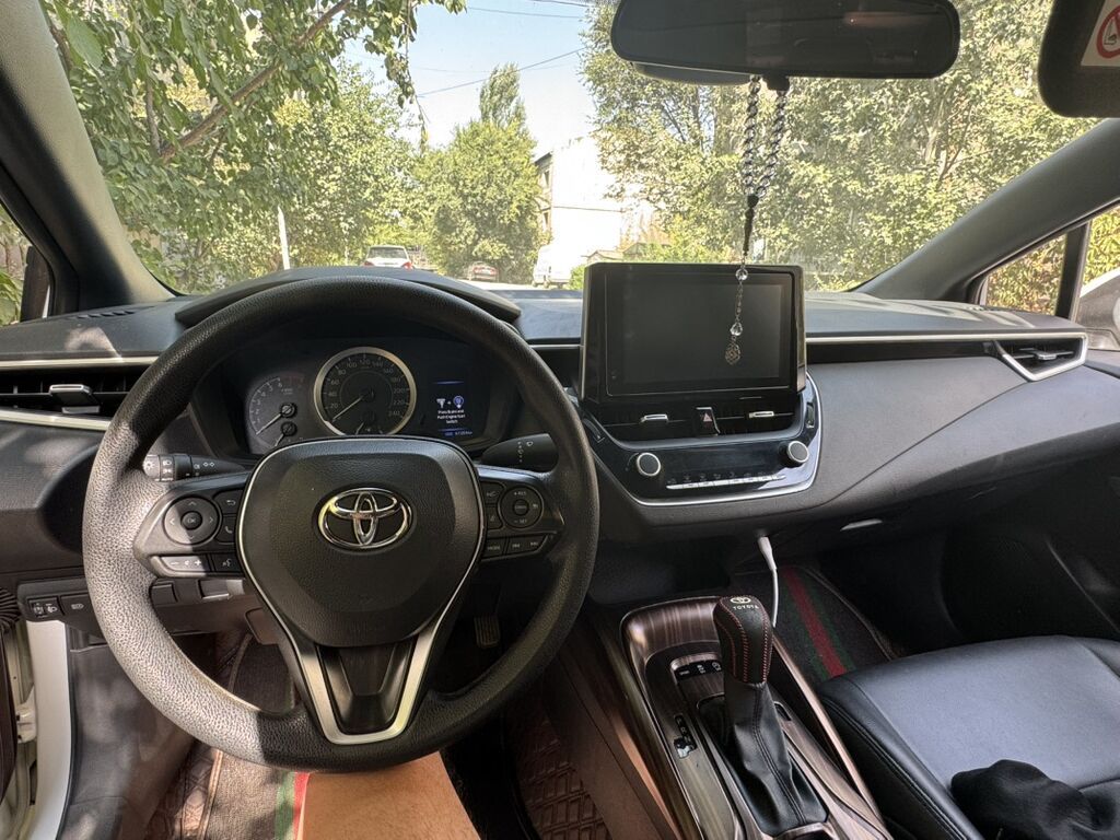 Toyota Corolla: 2022 г., 1.2 л, Автомат, Бензин, Седан: фото 3