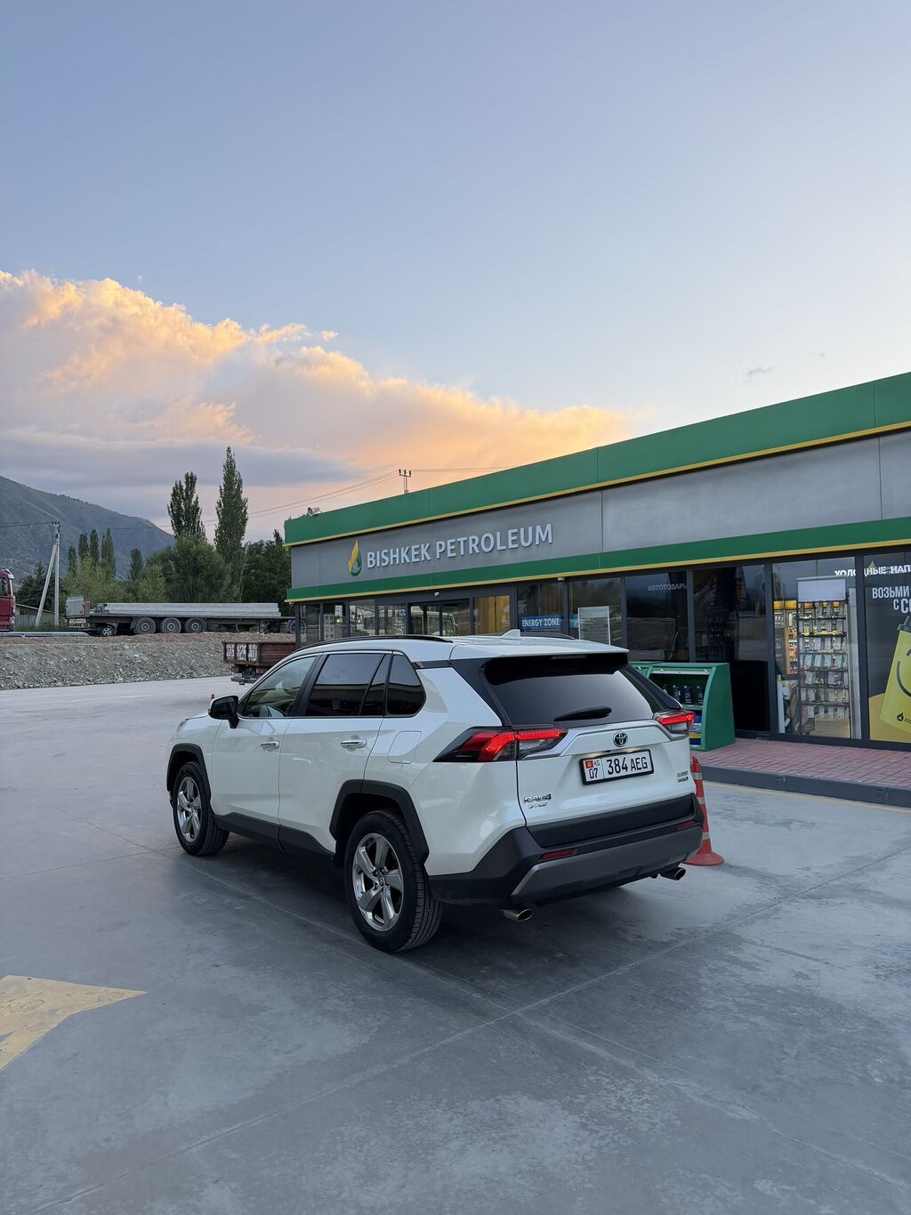 Toyota RAV4: 2020 г., 2.5 л, Автомат, Гибрид, Кроссовер: фото 2