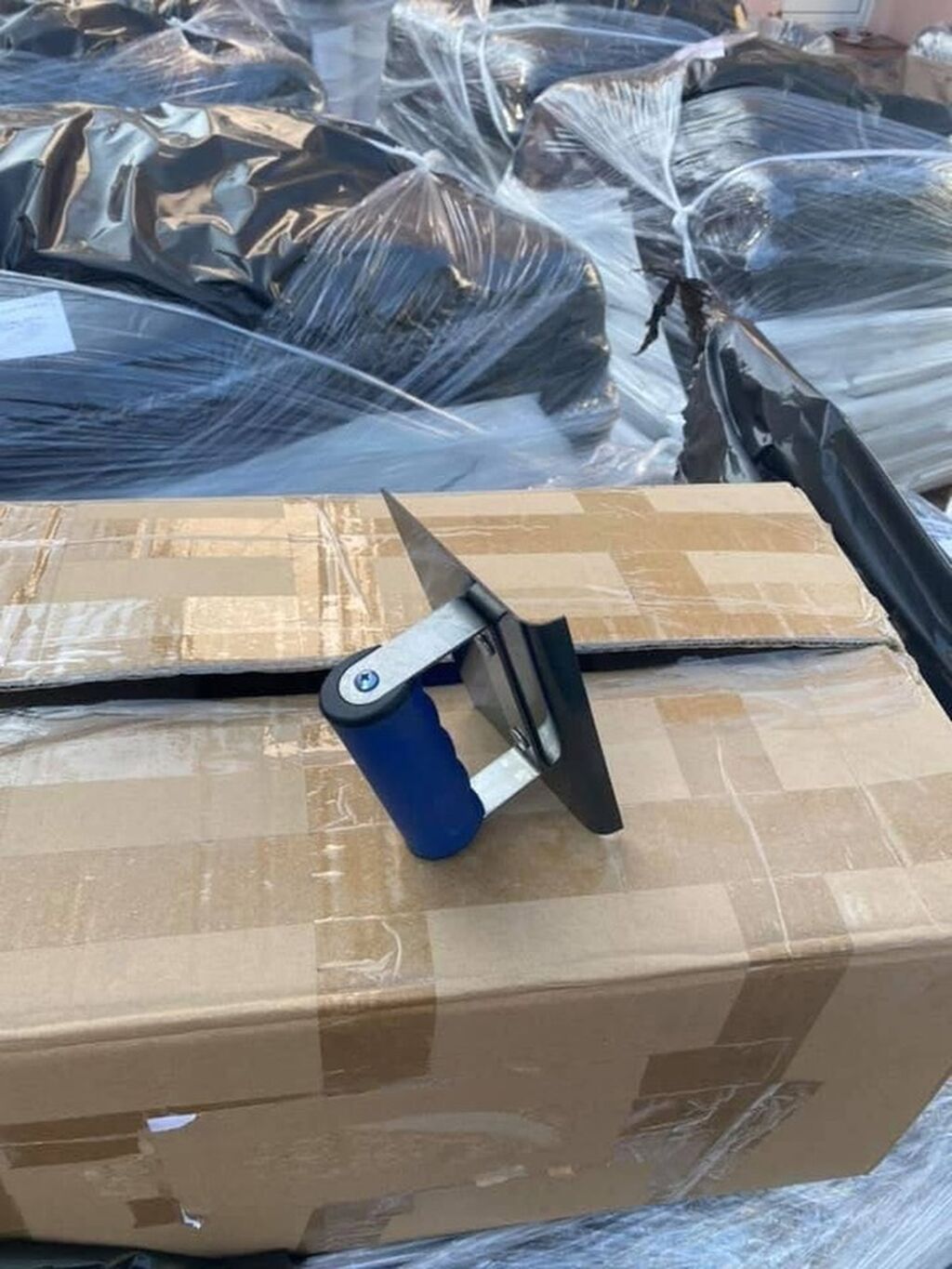 Ostali molersko građevinski alati i oprema: Uglovka za obaranje ivica betona - Profesionalni gleter sa širokom