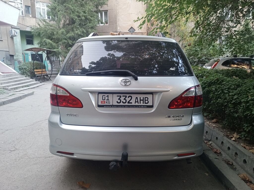 Toyota Avensis Verso: 2005 г., 2 л, Автомат, Бензин, Минивэн: фото 3