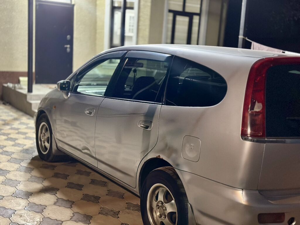 Honda Stream: 2002 г., 1.7 л, Автомат, Бензин, Минивэн: фото 2