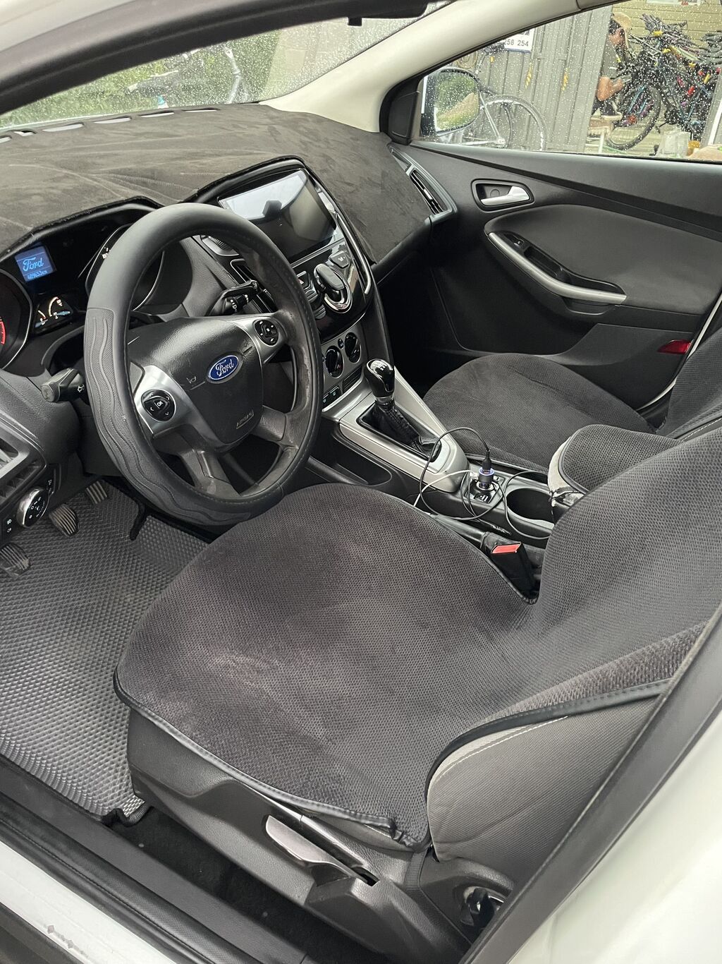 Ford Focus: 2012 г., 1.6 л, Механика, Бензин, Универсал: фото 6