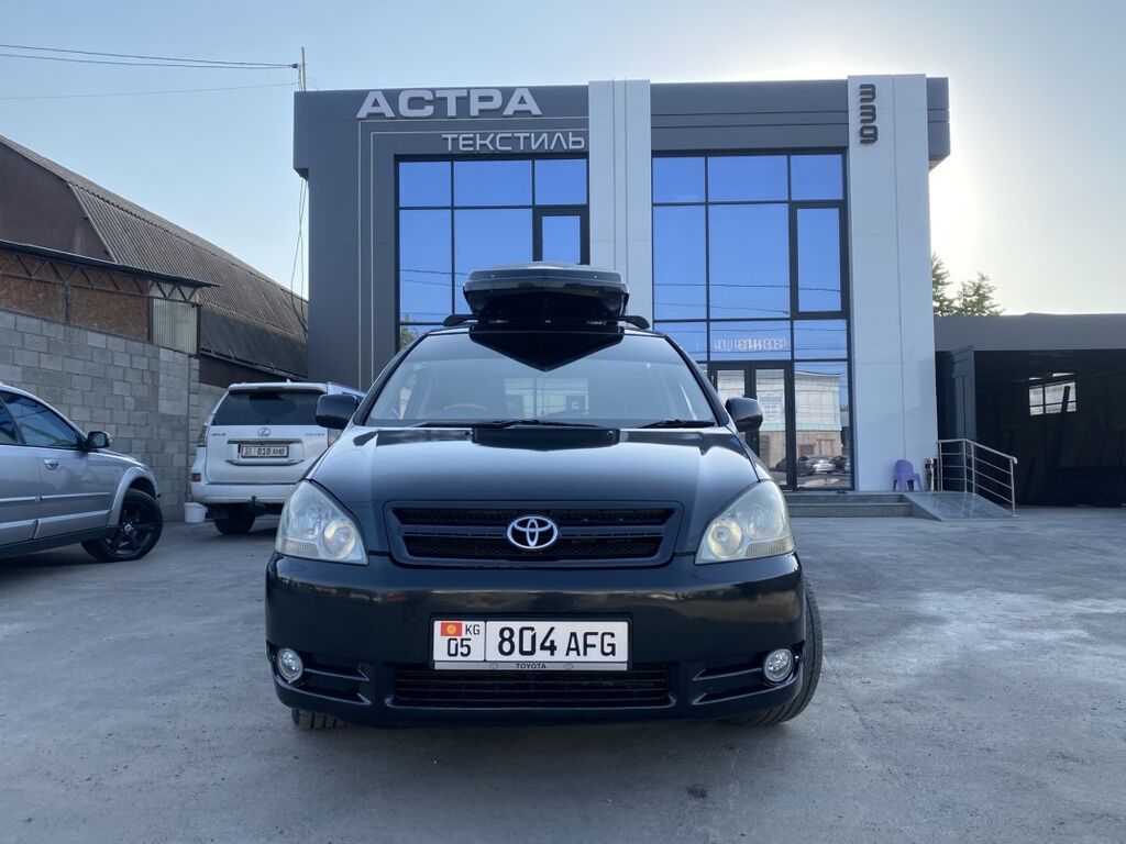 Toyota Ipsum: 2002 г., 2.4 л, Автомат, Бензин, Минивэн: фото 3