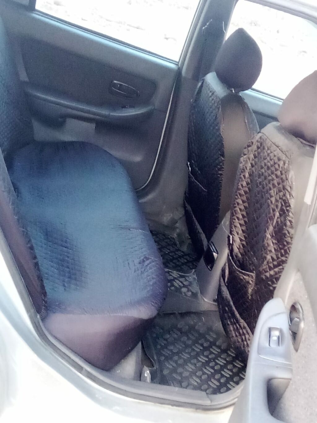 Hyundai Elantra: 2002 г., 1.6 л, Механика, Бензин, Хэтчбэк: фото 8