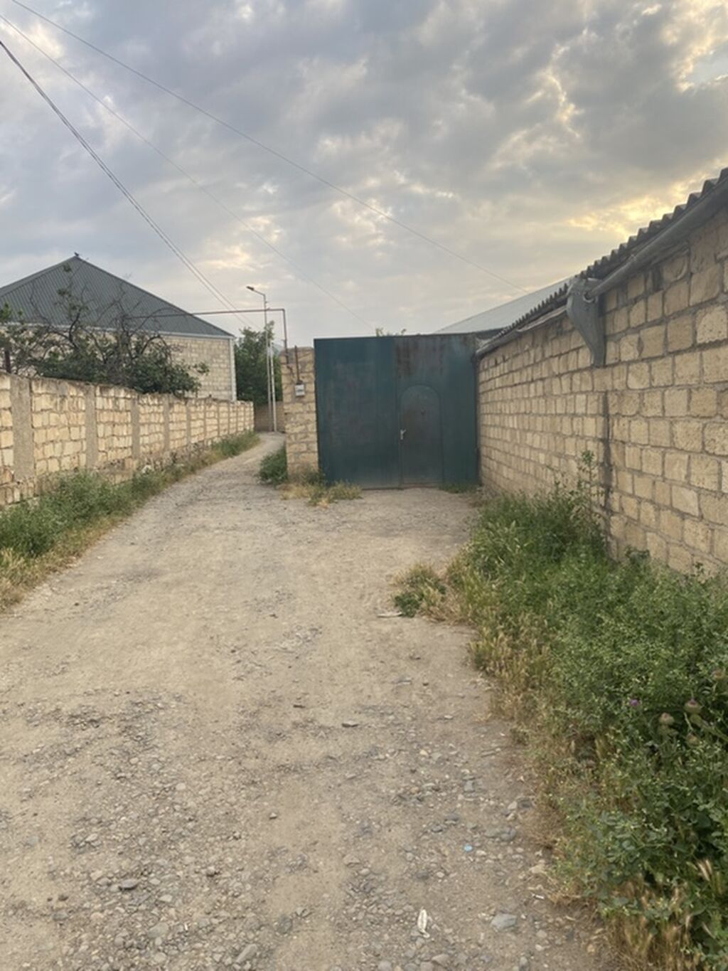 4 otaqlı, 125 kv. m, Təmirsiz