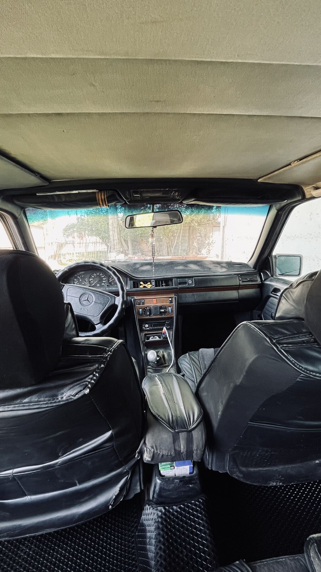Mercedes-Benz W124: 1990 г., 2.2 л, Механика, Бензин, Седан: фото 5