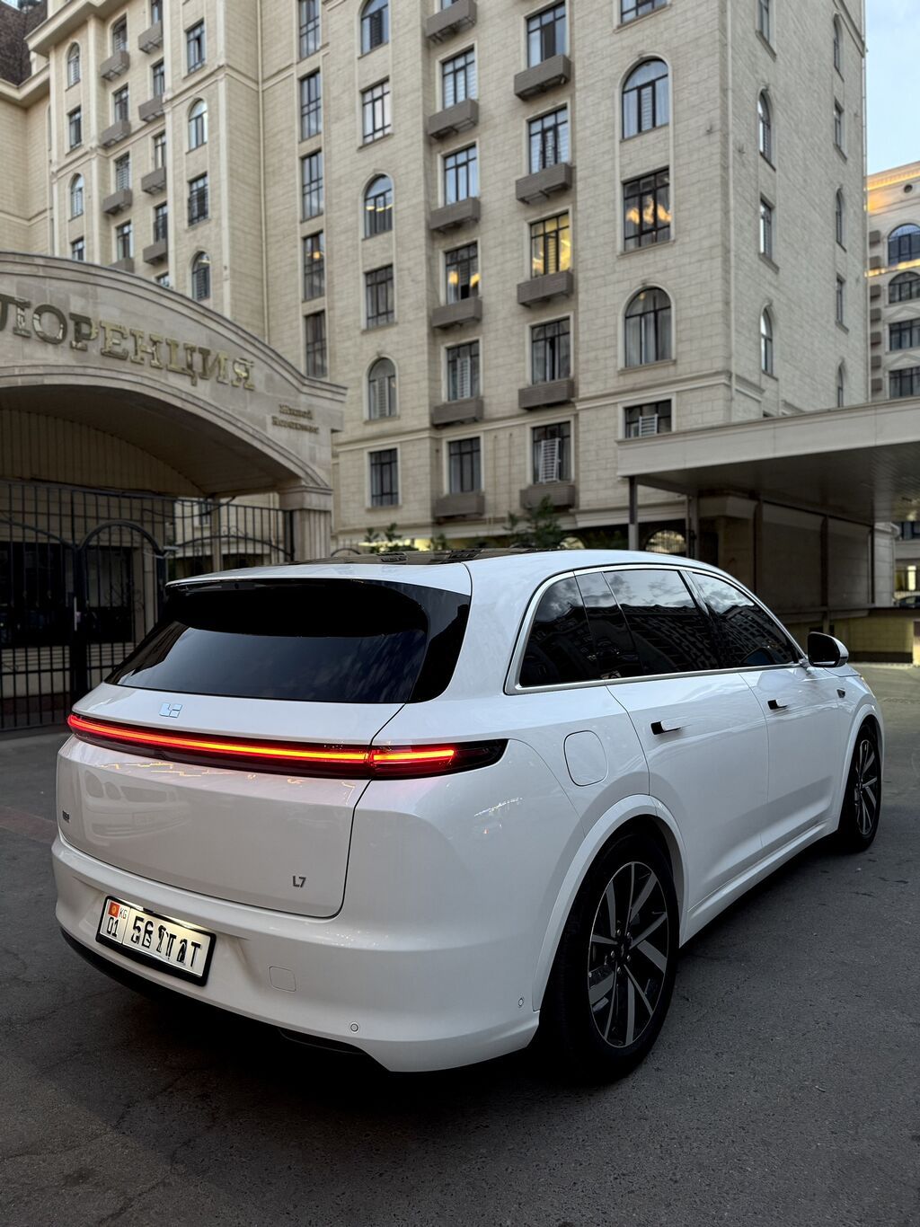 Lixiang L7: 2023 г., 1.5 л, Автомат, Гибрид, Кроссовер: фото 4