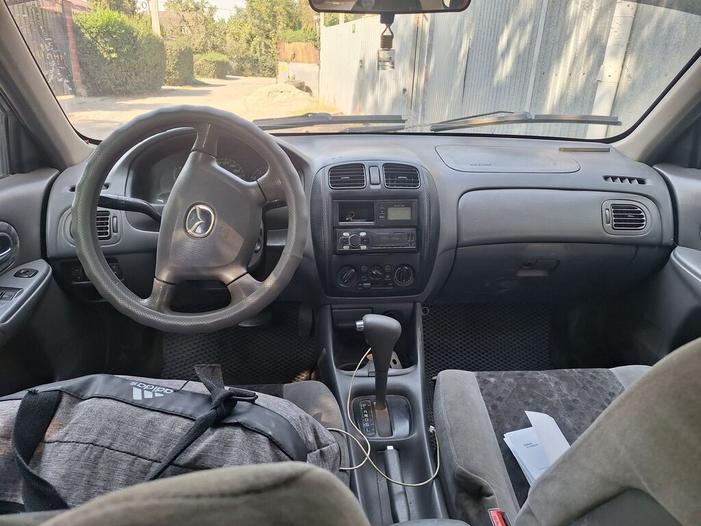 Mazda 323: 2000 г., 1.5 л, Автомат, Бензин, Седан: фото 4