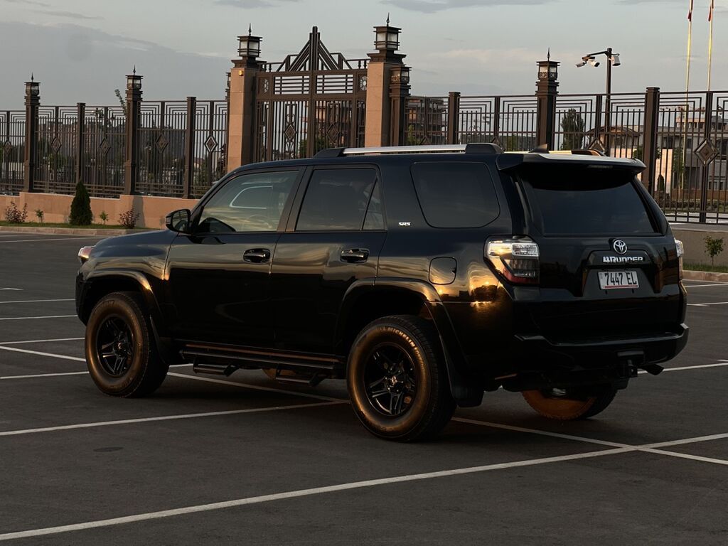Toyota 4Runner: 2020 г., 4 л, Автомат, Бензин, Внедорожник: фото 5