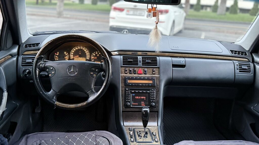 Mercedes-Benz E-Class: 2000 г., 3.2 л, Автомат, Бензин, Седан — фото 5