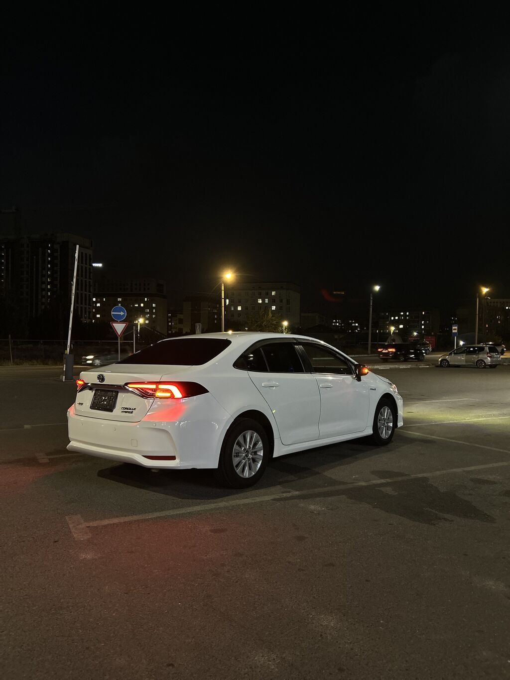Toyota Corolla: 2019 г., 1.8 л, Автомат, Бензин, Седан: фото 5