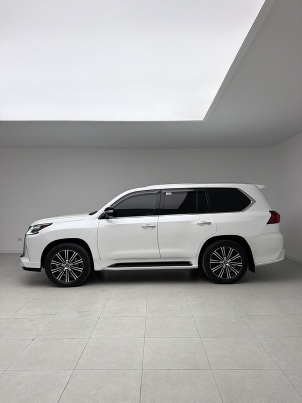 Lexus LX: 2021 г., 5.7 л, Автомат, Бензин, Внедорожник: фото 6