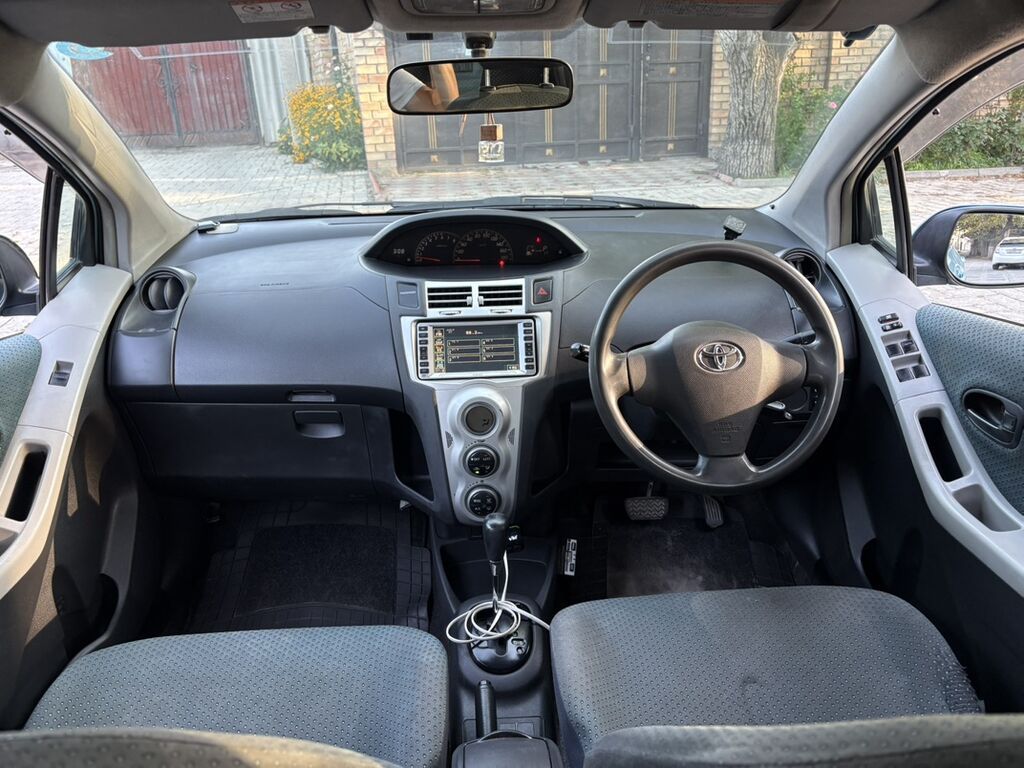 Toyota Vitz: 2005 г., 1.5 л, Автомат, Бензин, Хэтчбэк: фото 5