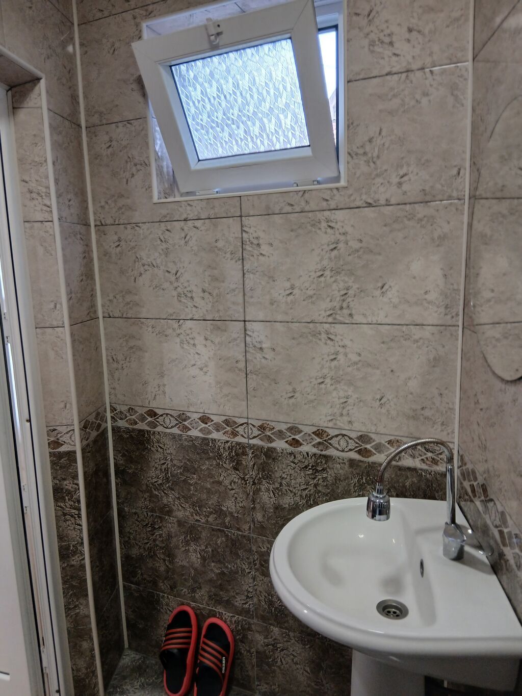 75 kv. m, 3 otaqlı, İnternet, Qaz, İşıq