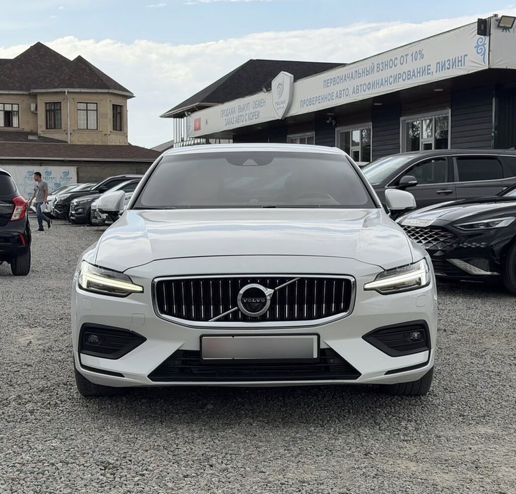 Volvo : 2019 г., 2 л, Автомат, Бензин, Седан: фото 2