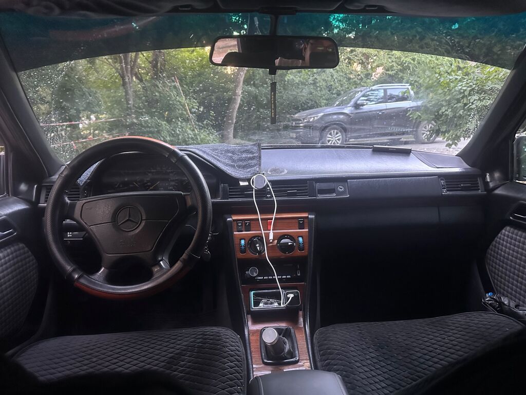 Mercedes-Benz W124: 1990 г., 2 л, Механика, Бензин, Седан — фото 8