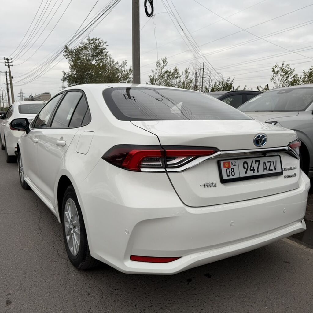Toyota Corolla: 2022 г., Гибрид, Седан: фото 2