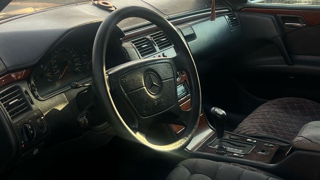 Mercedes-Benz E-Class: 1996 г., 3.2 л, Автомат, Бензин, Седан: фото 5