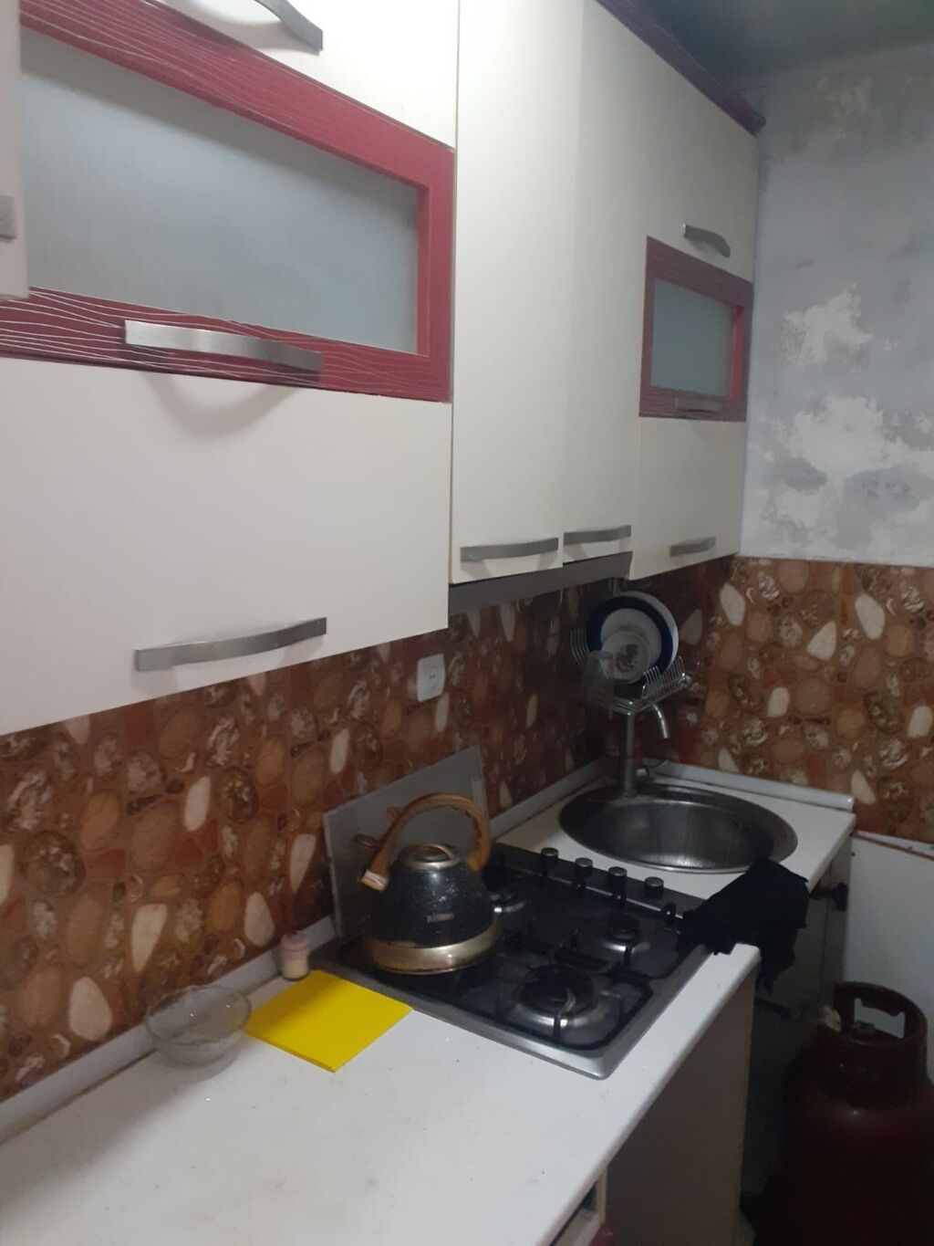 Bineqedi ray,Biləcəri qes,5mertebeli yataqxana tipli binanın 2ci