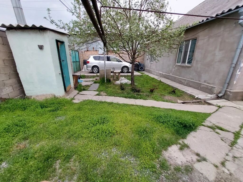 Продаю дом 7.2 соток 4 комнаты 80 квадратов есть две времянки и баня: фото 2