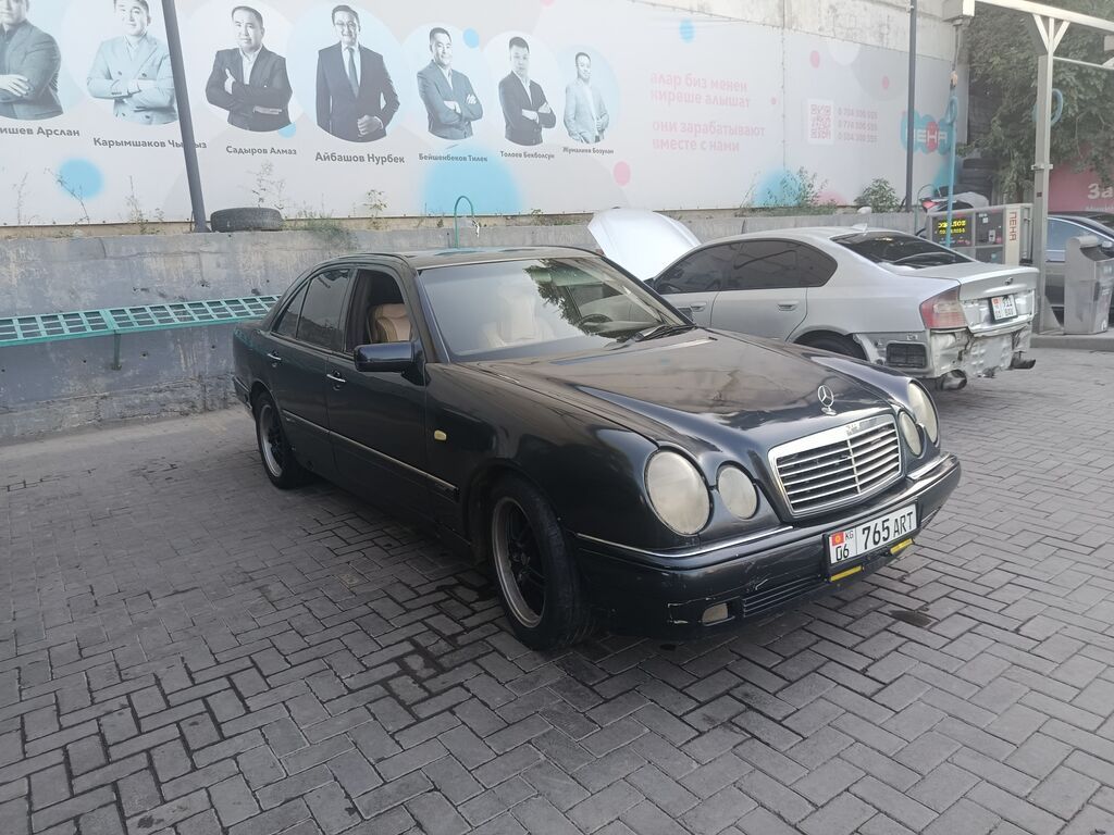 Mercedes-Benz E-Class: 1998 г., 2 л, Механика, Седан: фото 2