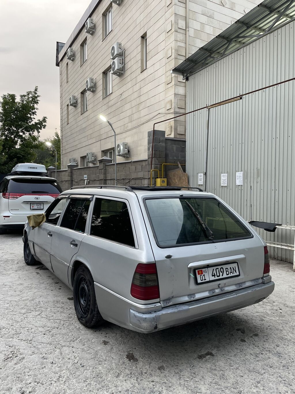 Mercedes-Benz E-Class: 1994 г., 2 л, Механика, Бензин, Универсал: фото 3