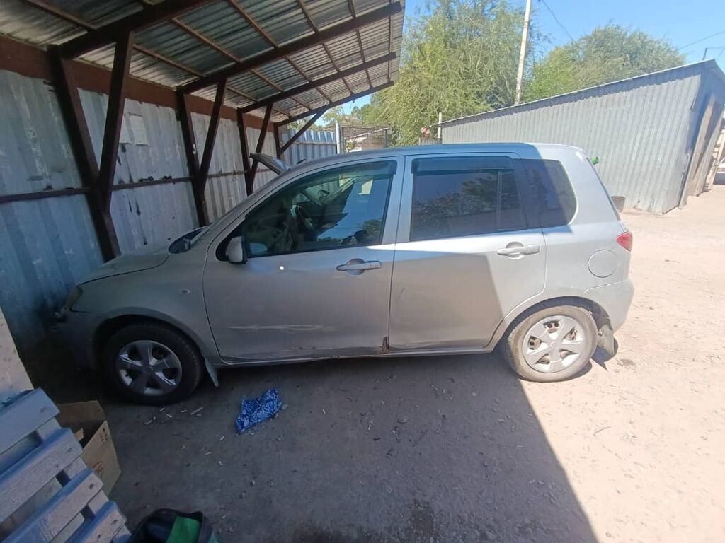 Mazda Verisa: 2003 г., 1.3 л, Хэтчбэк: фото 3