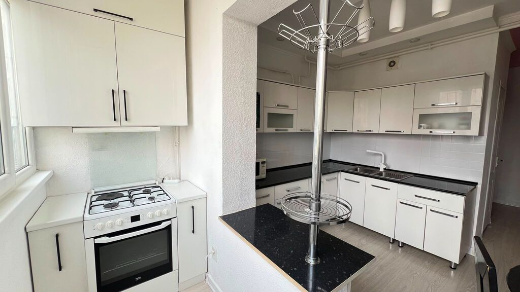 2 комнаты, 69 м², 106 серия улучшенная, 1 этаж, Косметический ремонт — фото 7