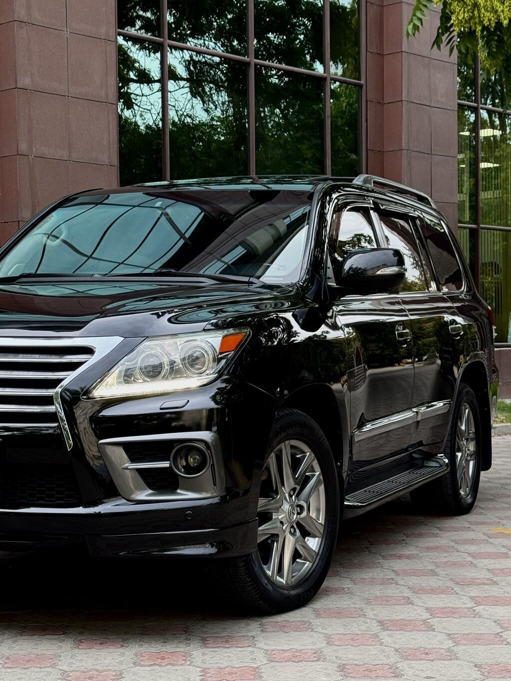 Lexus LX: 2012 г., 5.7 л, Автомат, Бензин, Внедорожник: фото 2