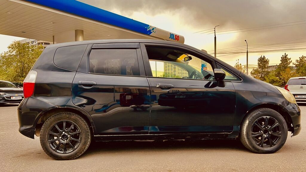 Honda Fit: 2002 г., 1.3 л, Автомат, Бензин, Хэтчбэк: фото 4