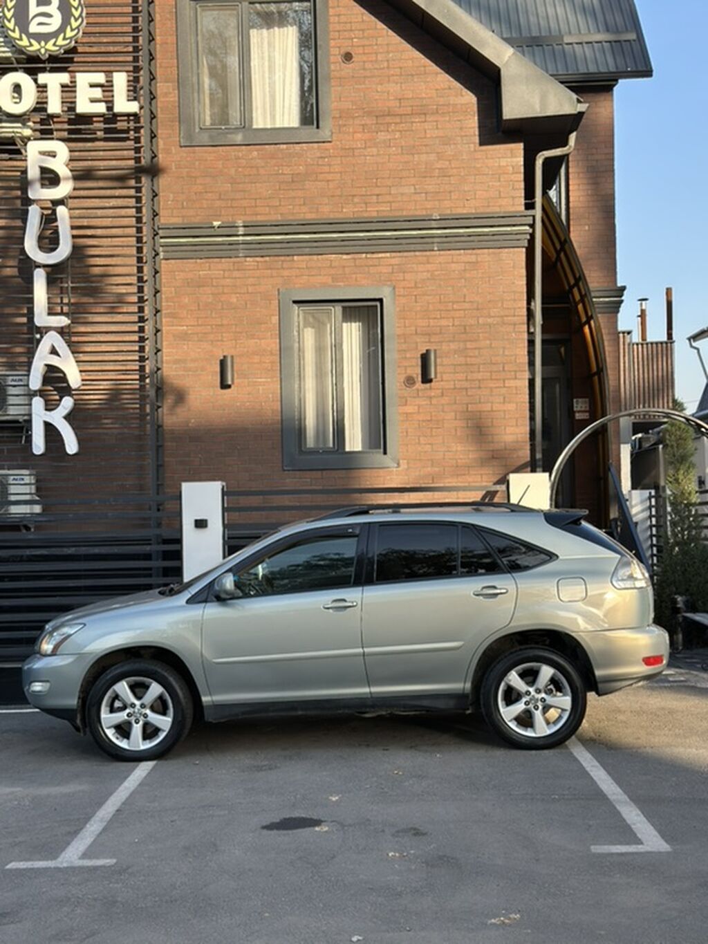Lexus RX: 2004 г., 3.3 л, Автомат, Бензин, Кроссовер: фото 2