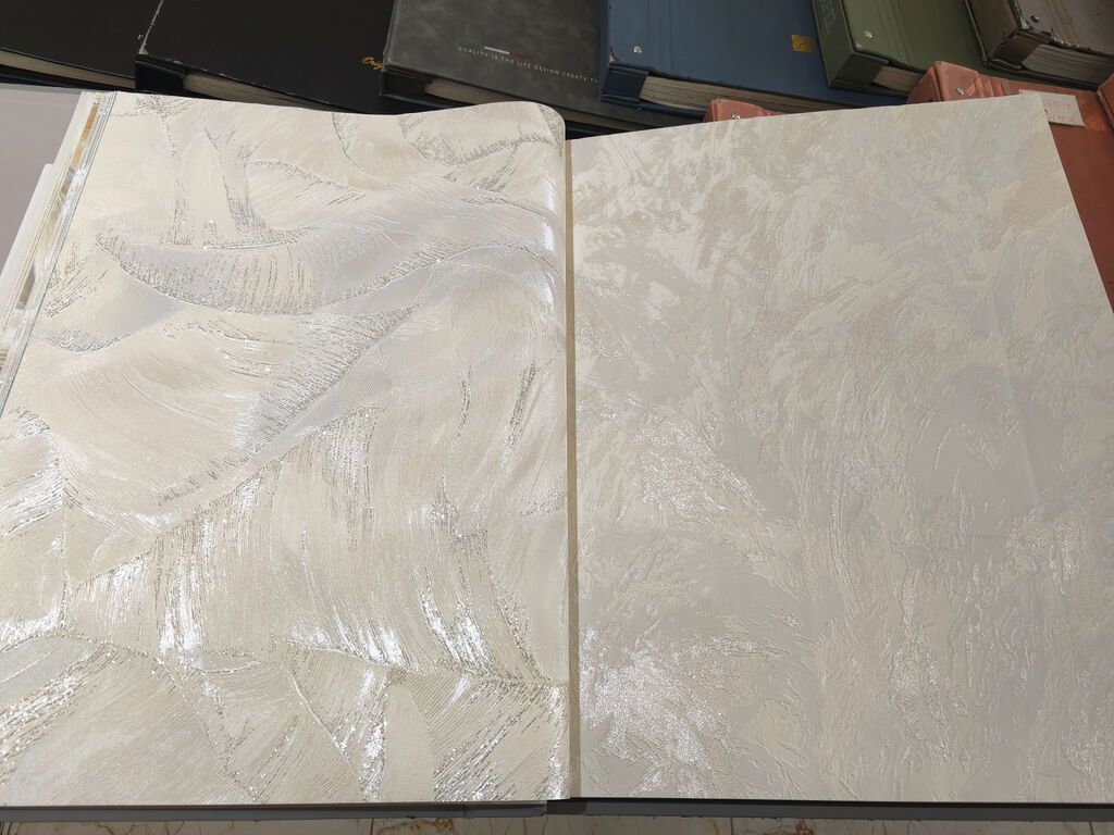 Dekorativ divar kağızı kataloqu – parıltılı teksturalı krem rəng