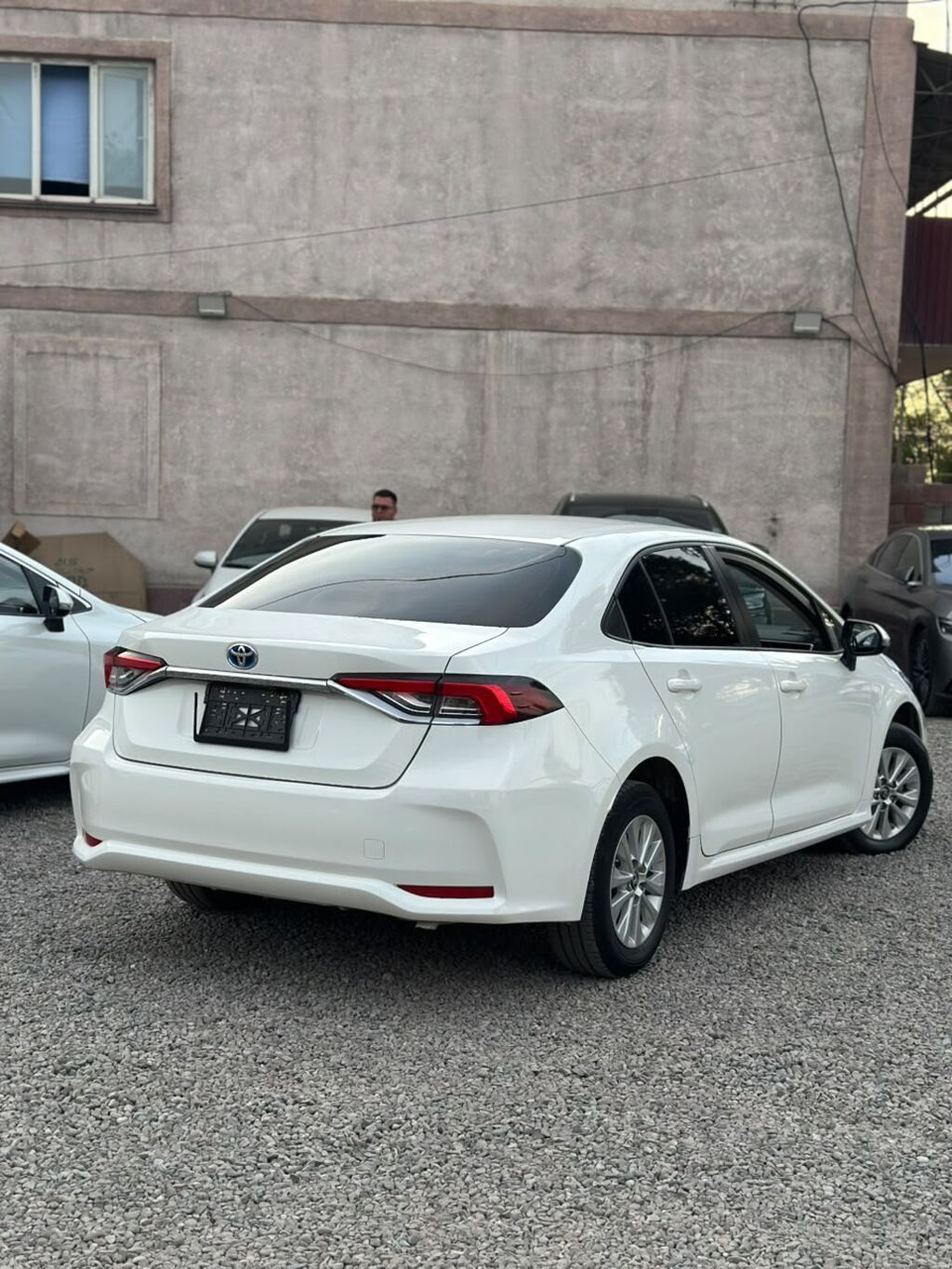 Toyota Corolla: 2022 г., 1.8 л, Вариатор, Гибрид, Седан: фото 2