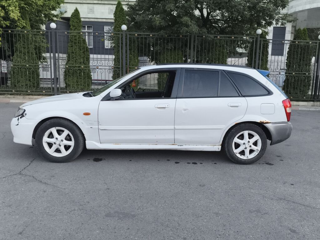 Mazda Familia 2001 г., 1.6 л, автомат, универсал: фото 5
