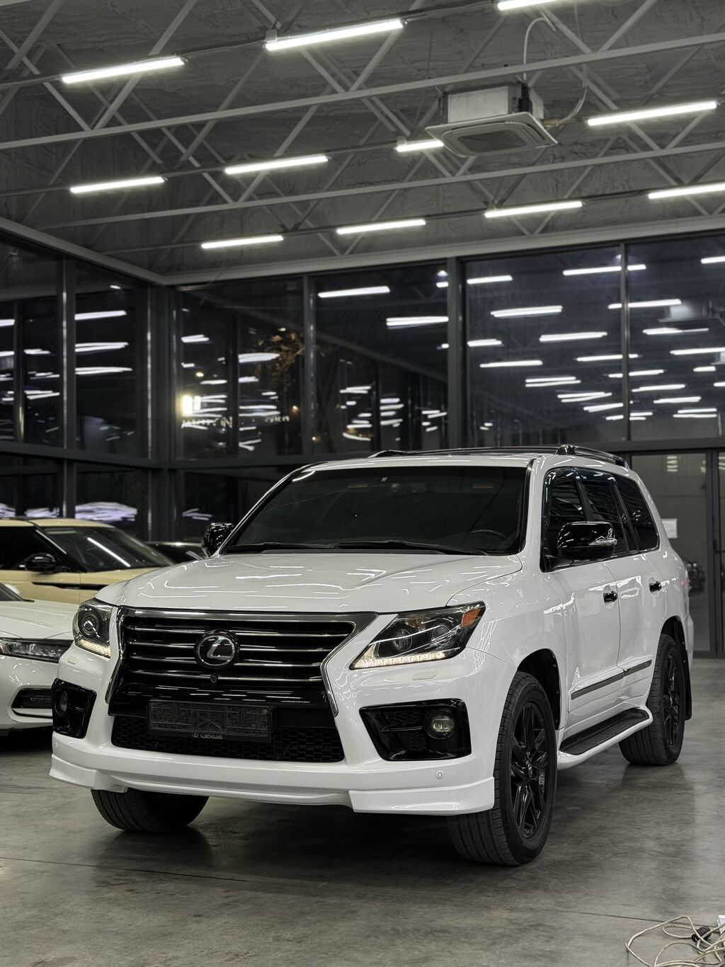 Lexus LX: 2015 г., 5.7 л, Автомат, Газ, Внедорожник: фото 2