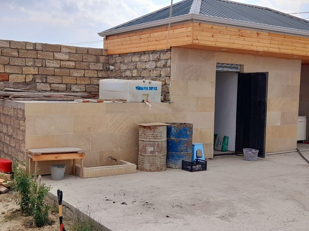9500 sot, Tikinti, Bələdiyyə