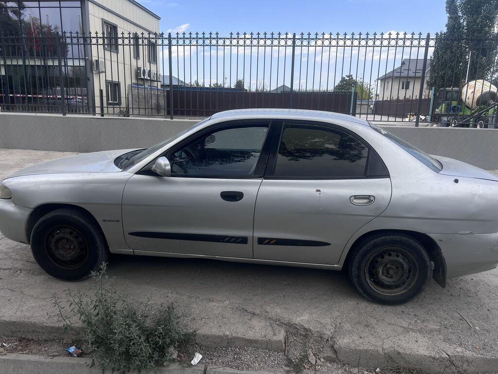 Daewoo Nubira: 1998 г., 1.8 л, Механика, Бензин, Седан: фото 3