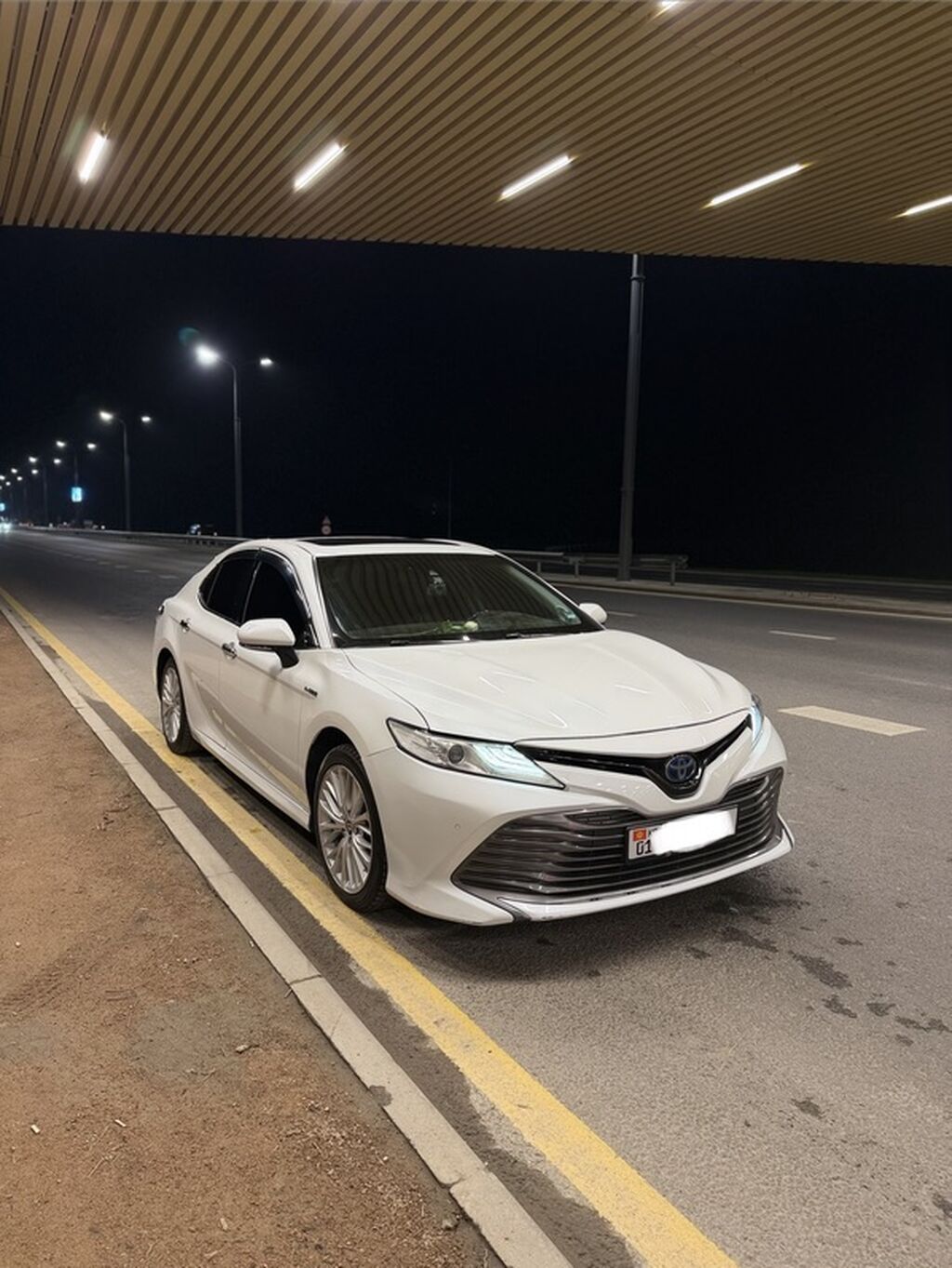Toyota Camry: 2019 г., 2.5 л, Вариатор, Гибрид, Седан: фото 5