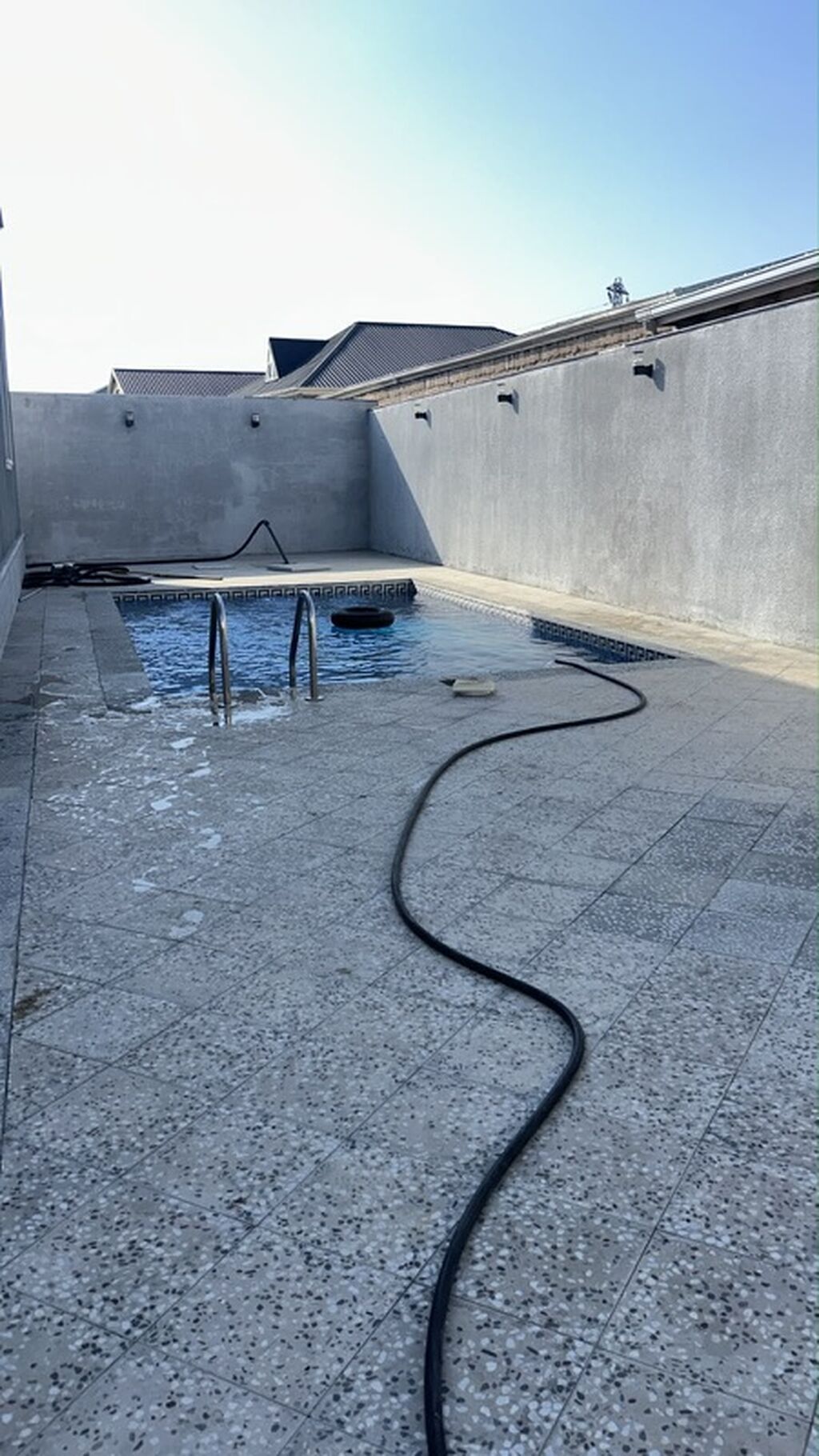 145 kv. m, 4 otaqlı, Su, Qaz, İşıq